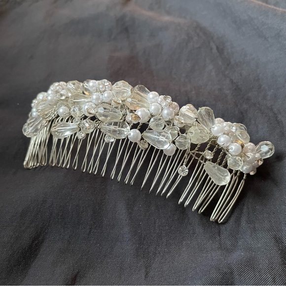 Beaded pearl rhinestone comb hair clip bridal wedding white silver floral flower - Picture 7 of 7